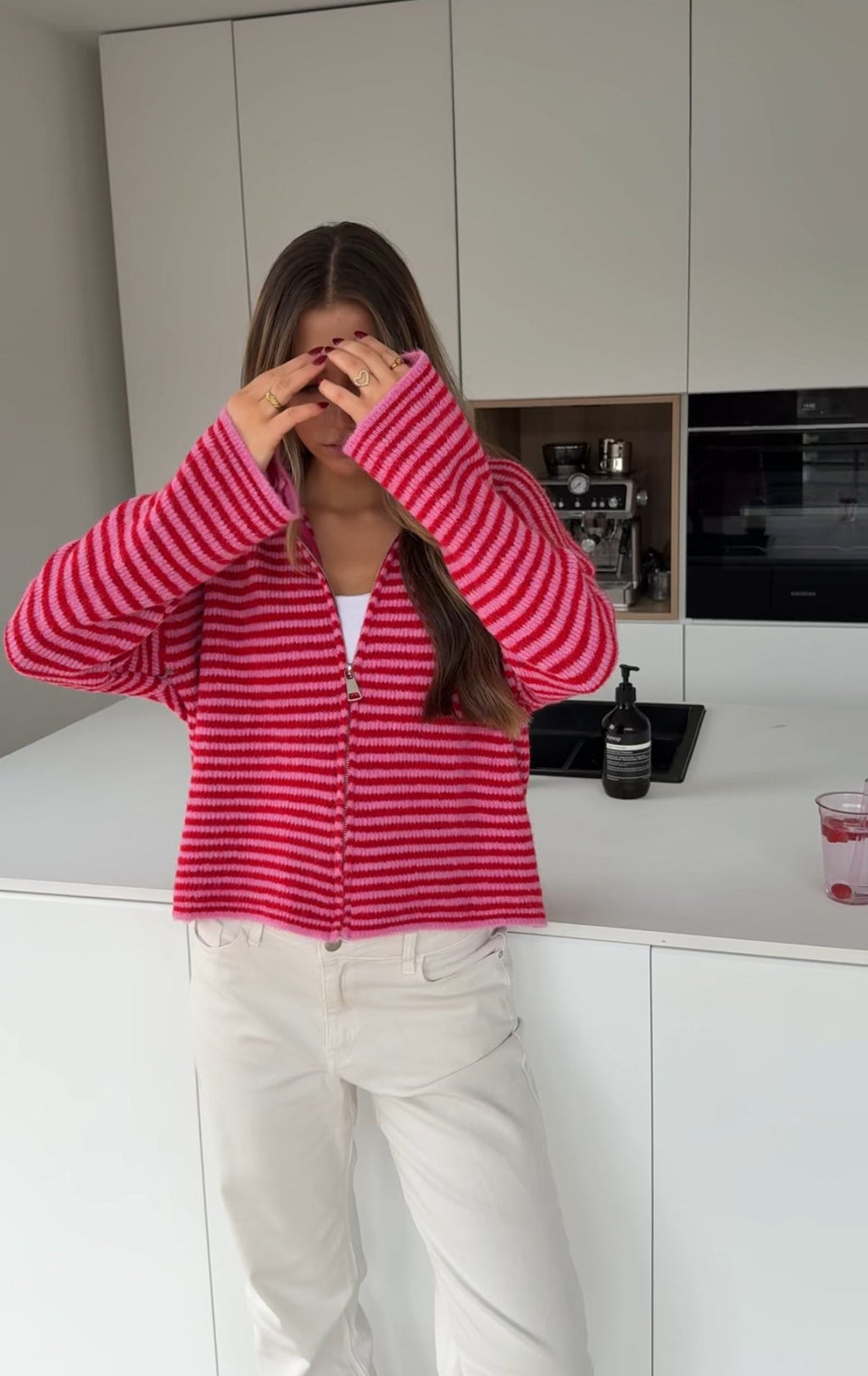 CÁRDIGAN DE PUNTO CON CREMALLERA A RAYAS CEREZA
