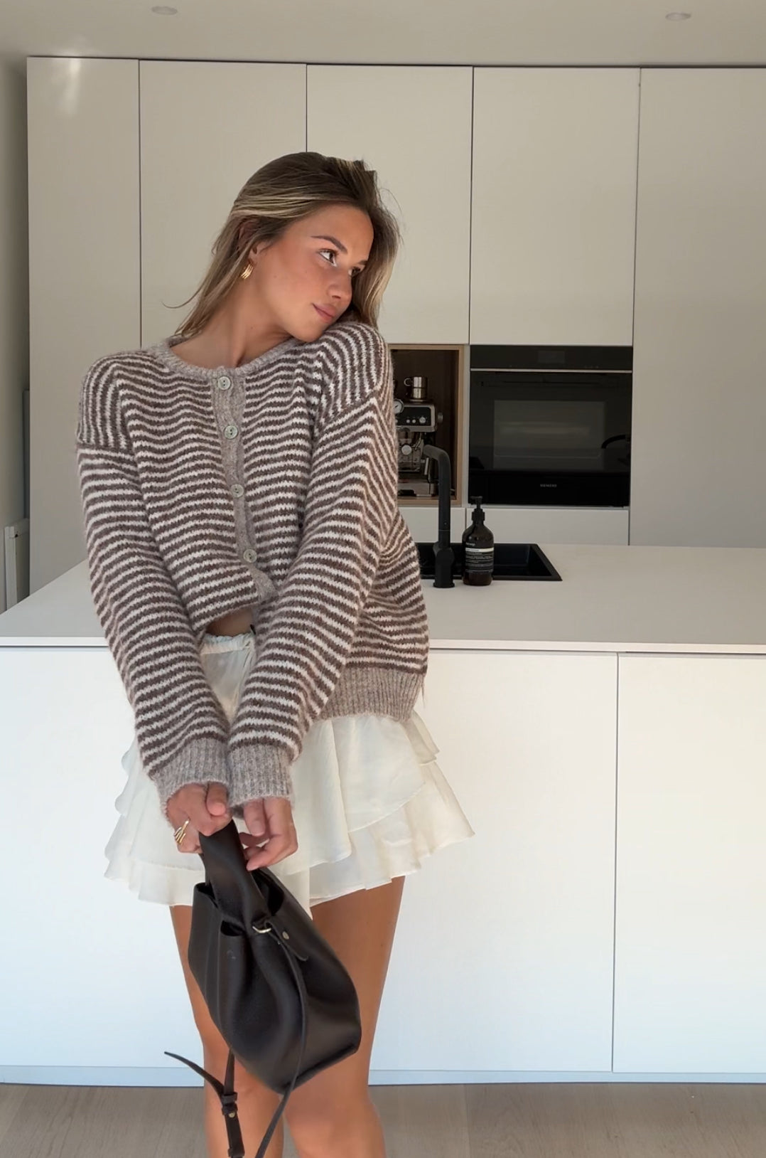 CÁRDIGAN DE RAYAS SUAVES CANELA