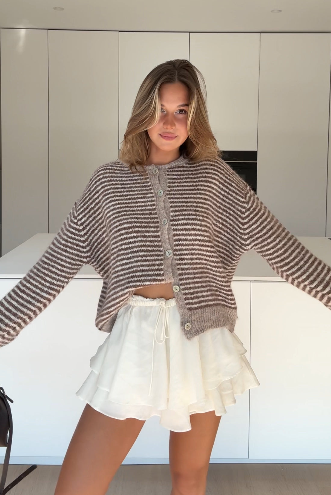 CÁRDIGAN DE RAYAS SUAVES CANELA