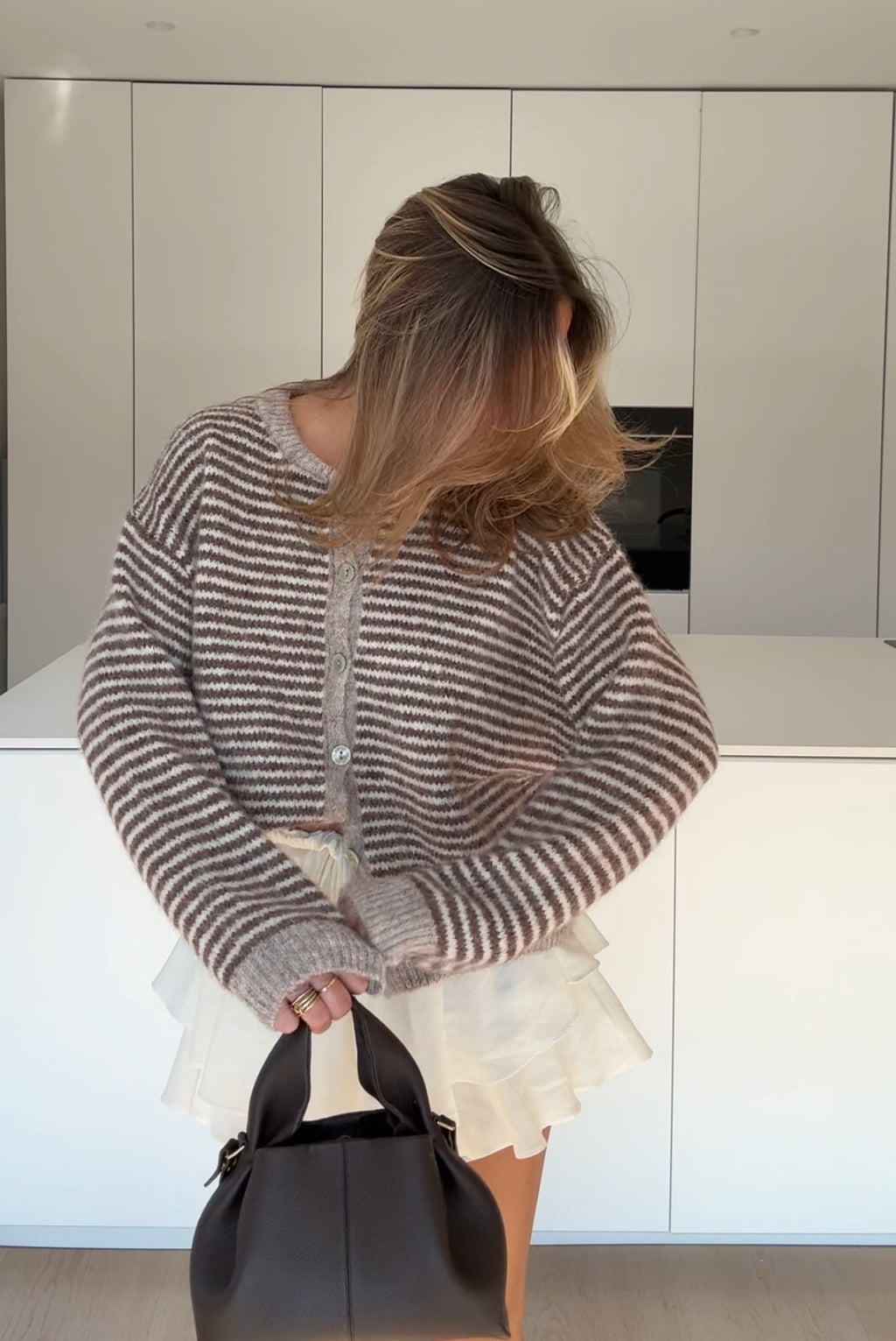 CÁRDIGAN DE RAYAS SUAVES CANELA