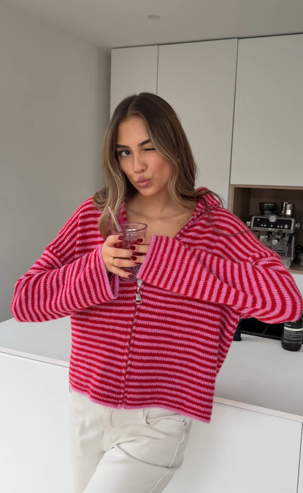 CÁRDIGAN DE PUNTO CON CREMALLERA A RAYAS CEREZA